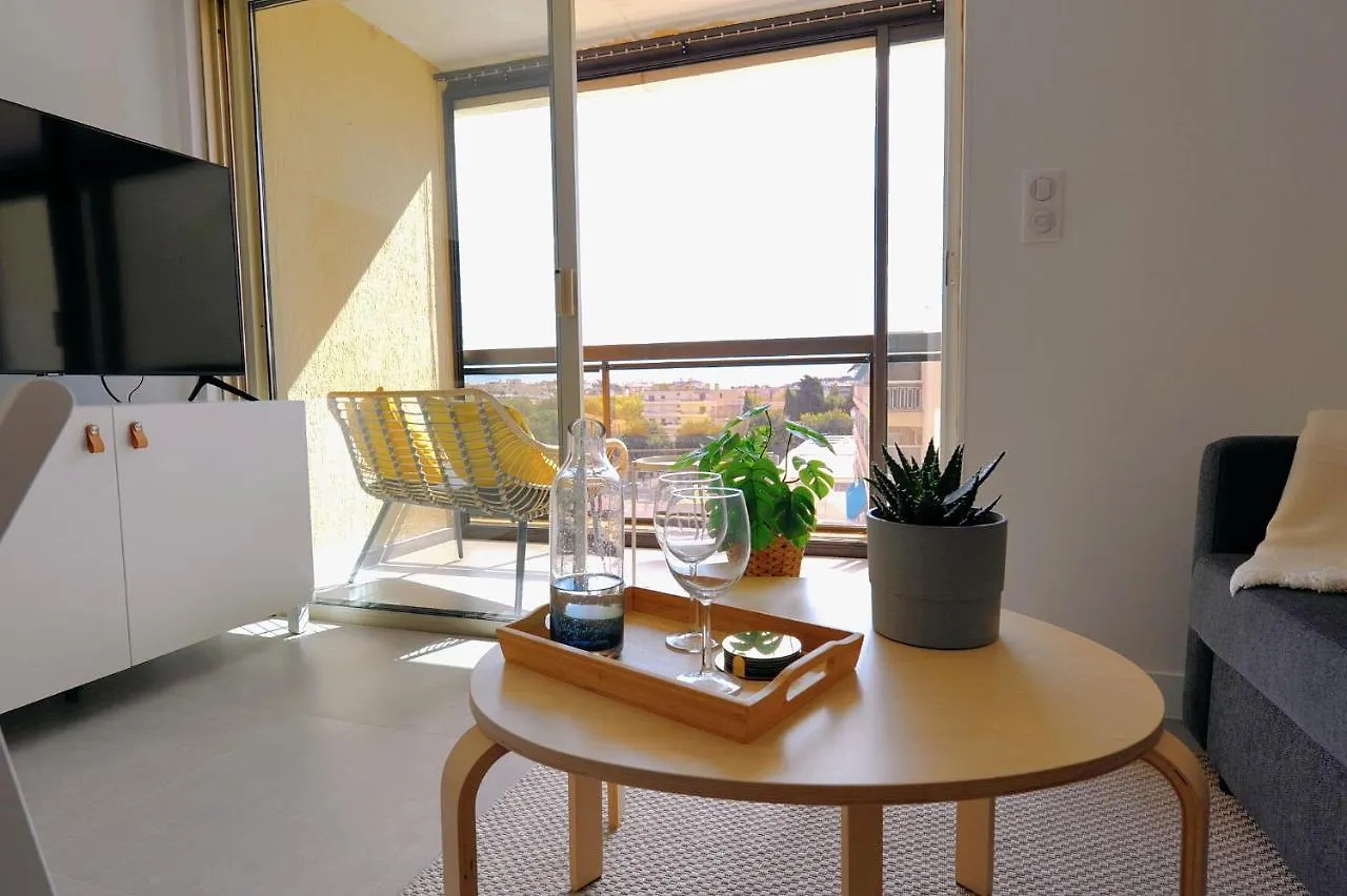 Antibes Centre, 2P, Terrasse, Garage Apartment 0*,  France