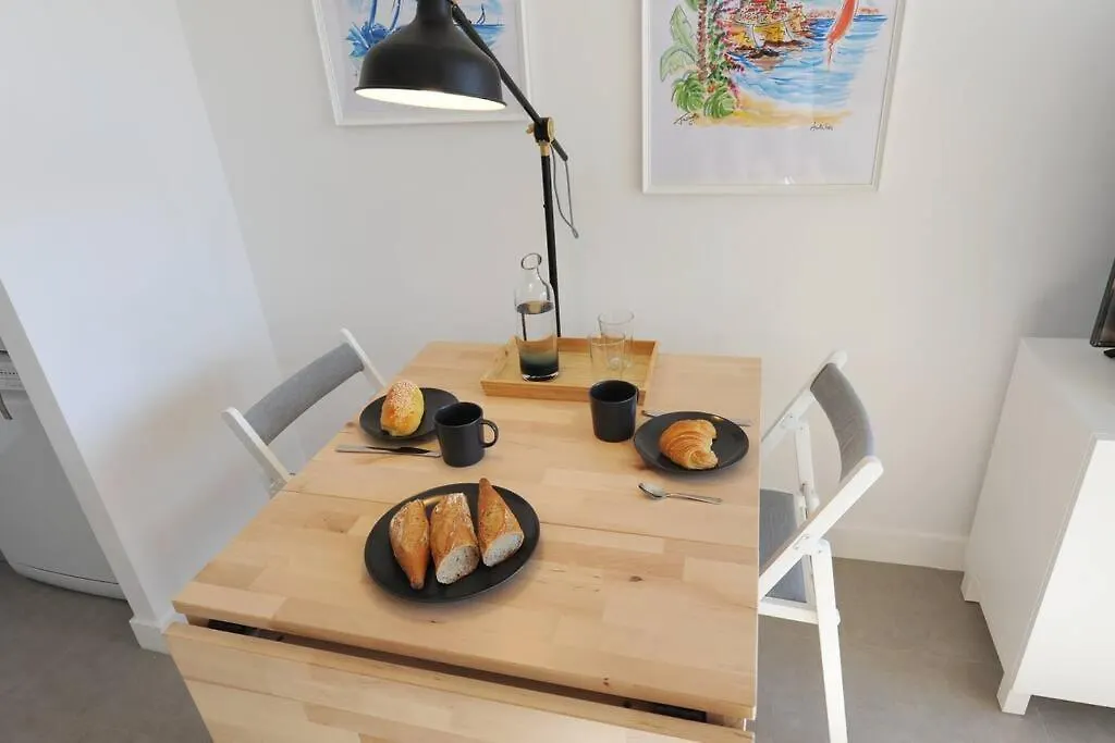 Antibes Centre, 2P, Terrasse, Garage Apartment France