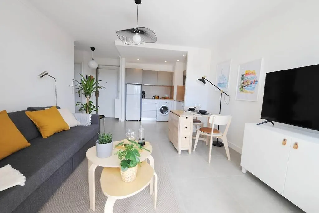 Antibes Centre, 2P, Terrasse, Garage Apartment France